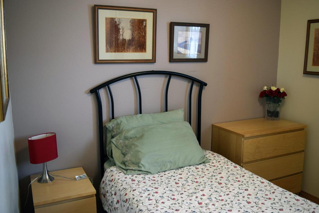 The Dewberry Homestay B&B Edmonton Esterno foto