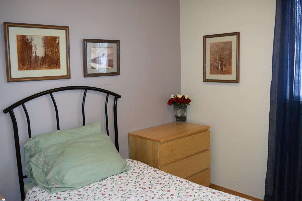 The Dewberry Homestay B&B Edmonton Esterno foto