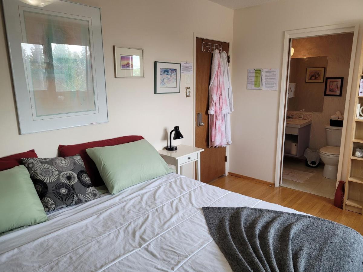 The Dewberry Homestay B&B Edmonton Esterno foto