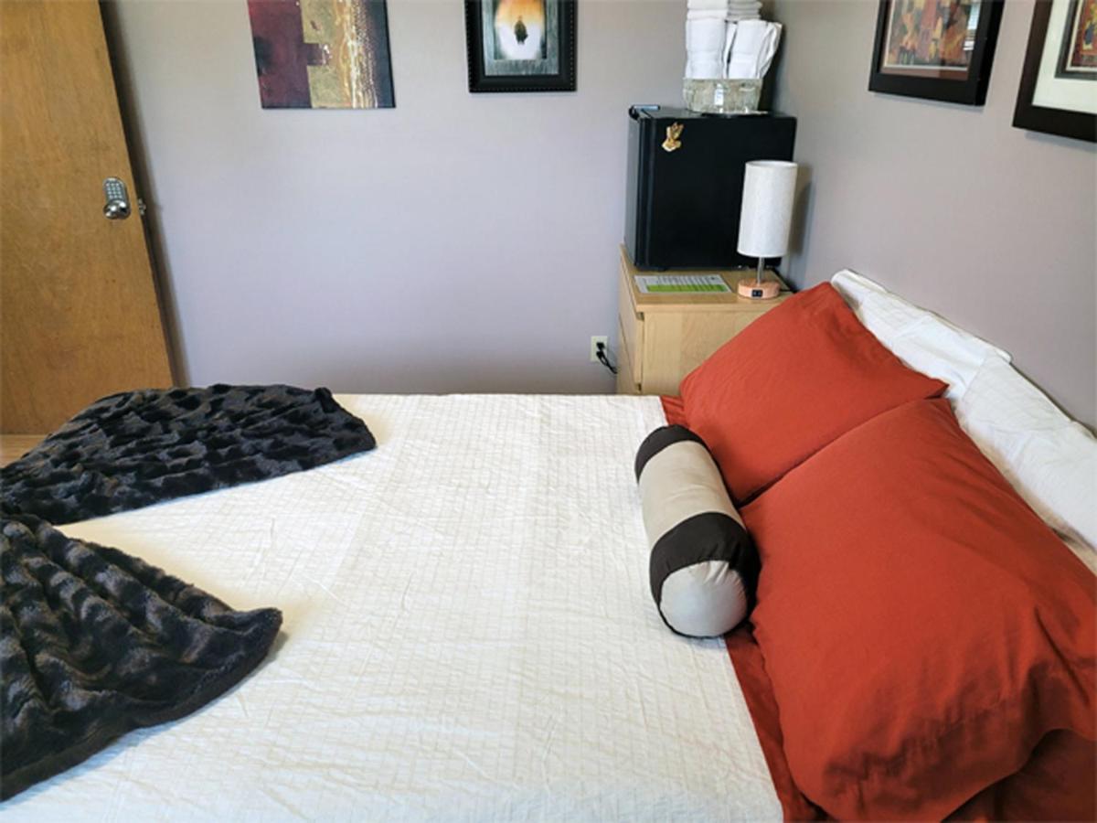 The Dewberry Homestay B&B Edmonton Esterno foto