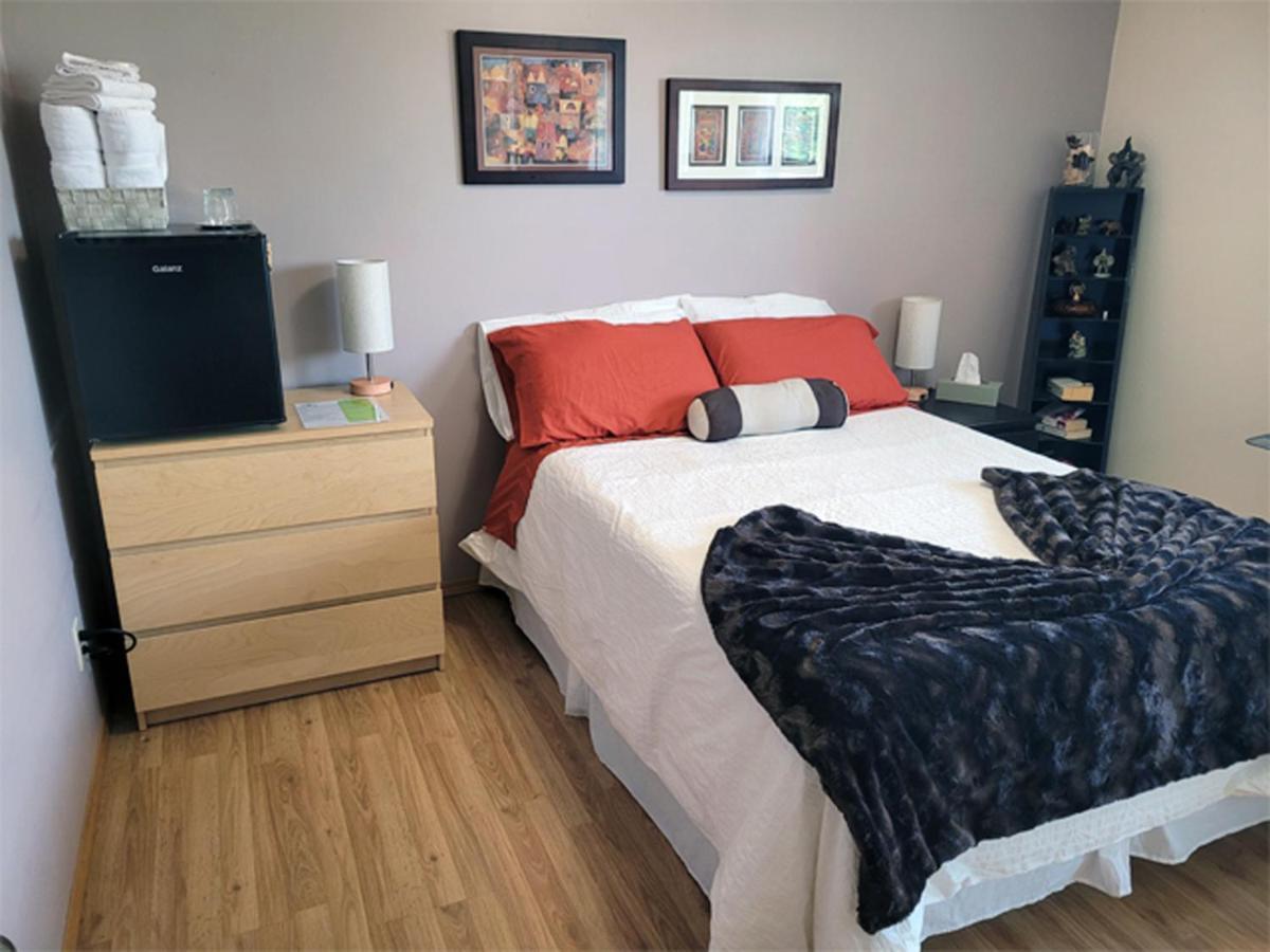 The Dewberry Homestay B&B Edmonton Esterno foto