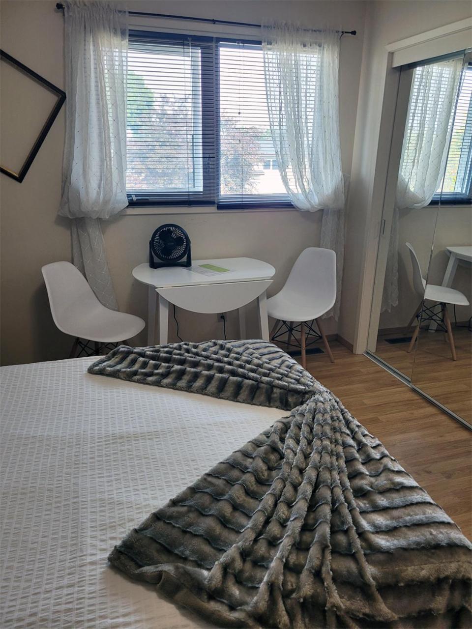 The Dewberry Homestay B&B Edmonton Esterno foto