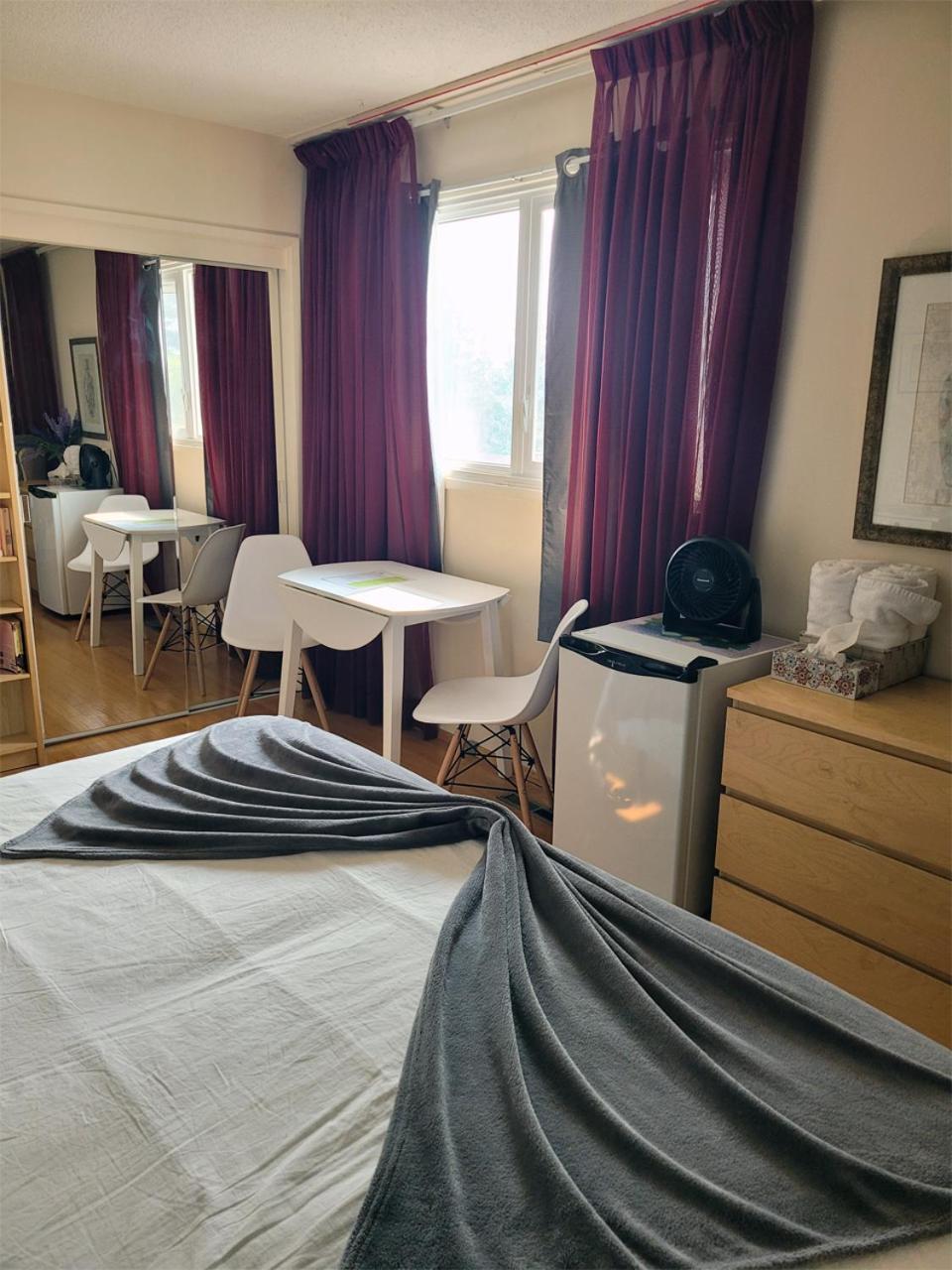 The Dewberry Homestay B&B Edmonton Esterno foto